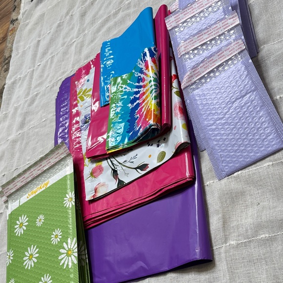 100 Piece Bundle of Poly Mailers & Bubble Mailers Assorted Sizes & Colors NWOT - Picture 9 of 12